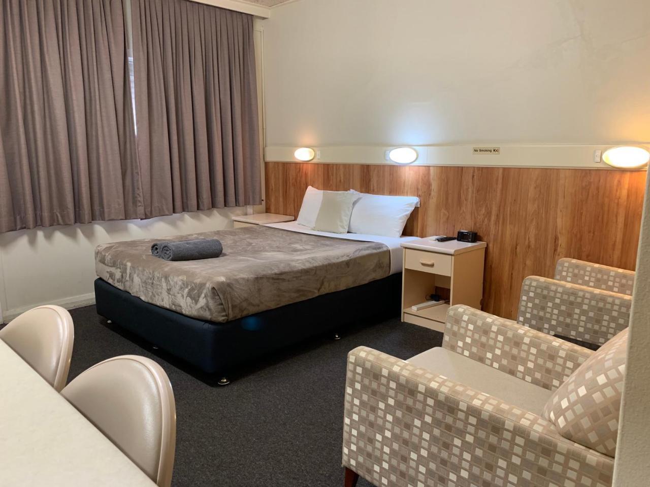 Wattle Tree Motel Cootamundra Extérieur photo